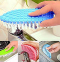 Flexible cleaning brush